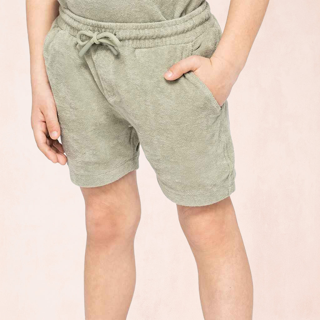 Barnshorts i frotté av ekologisk bomull och återvunnen polyester